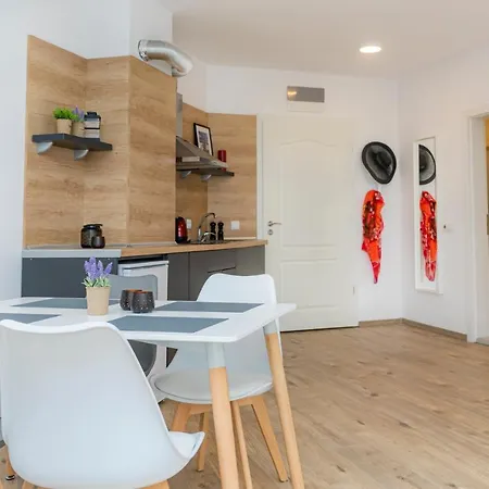 Aparthotel Primorsko Apartmán 4*