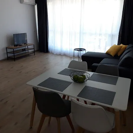 Aparthotel Primorsko شقة