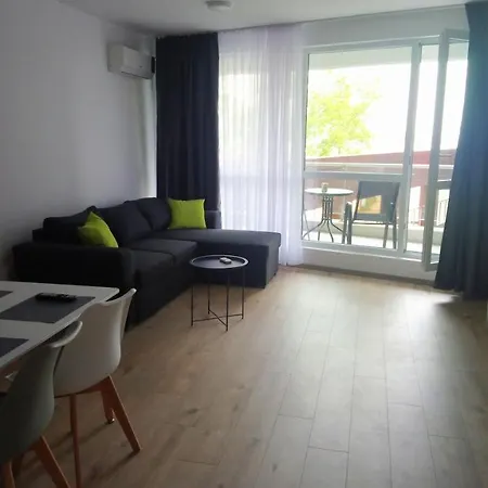 Aparthotel Primorsko شقة